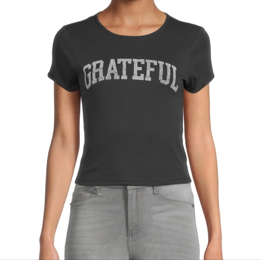 Social Edition Women's junior Grateful short sleeve Graphic Tee. Size M